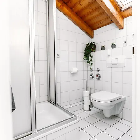 Lichtdurchflutetes Raumwunder, 115qm, 2 Stoeckig Appartamento *