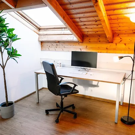 Lichtdurchflutetes Raumwunder, 115qm, 2 Stoeckig Appartamento