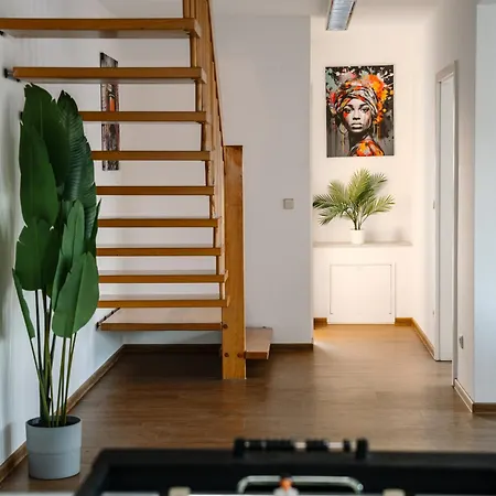 Lichtdurchflutetes Raumwunder, 115qm, 2 Stoeckig Appartamento *